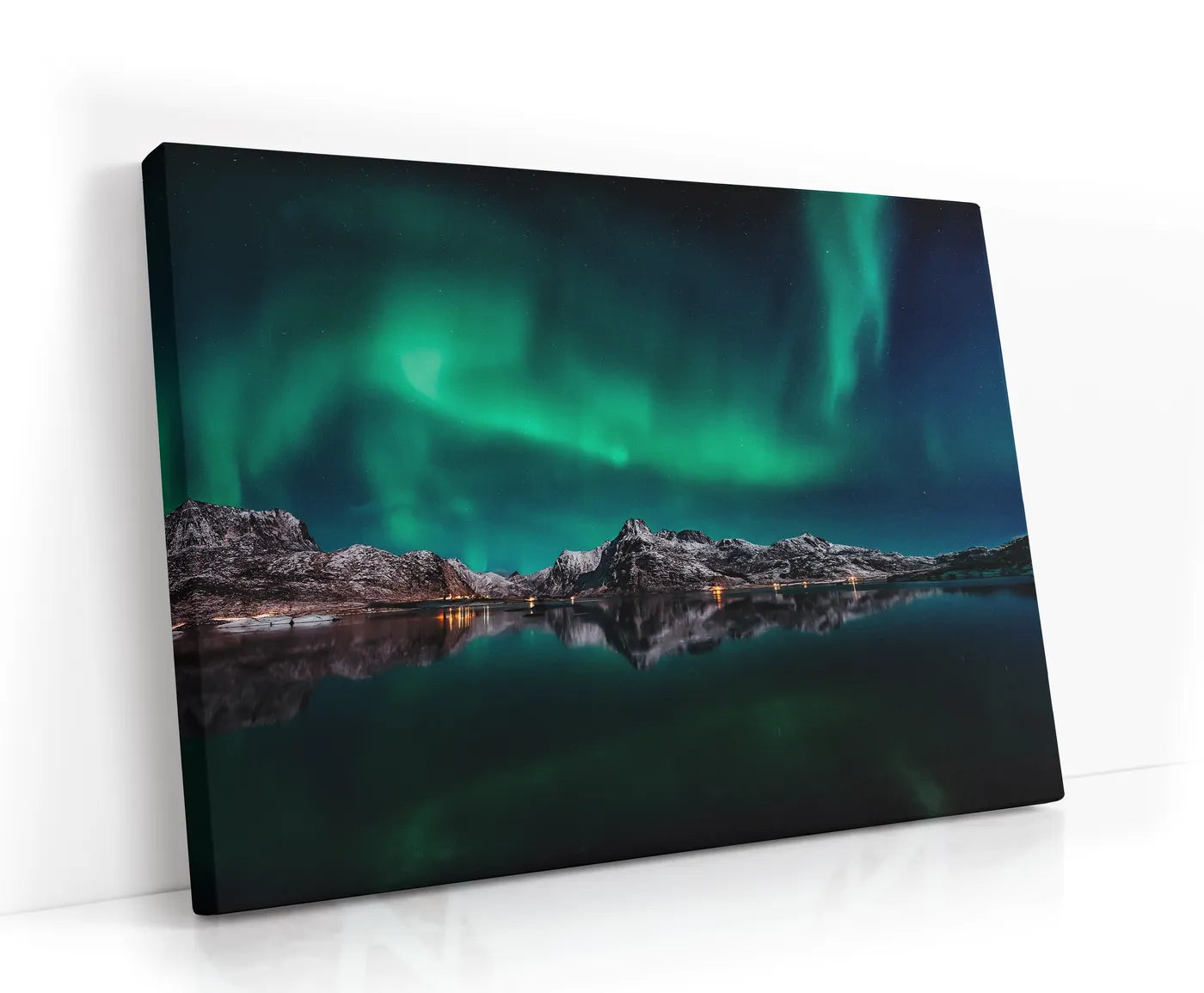 Lofoten Aurora Reflection Lærred