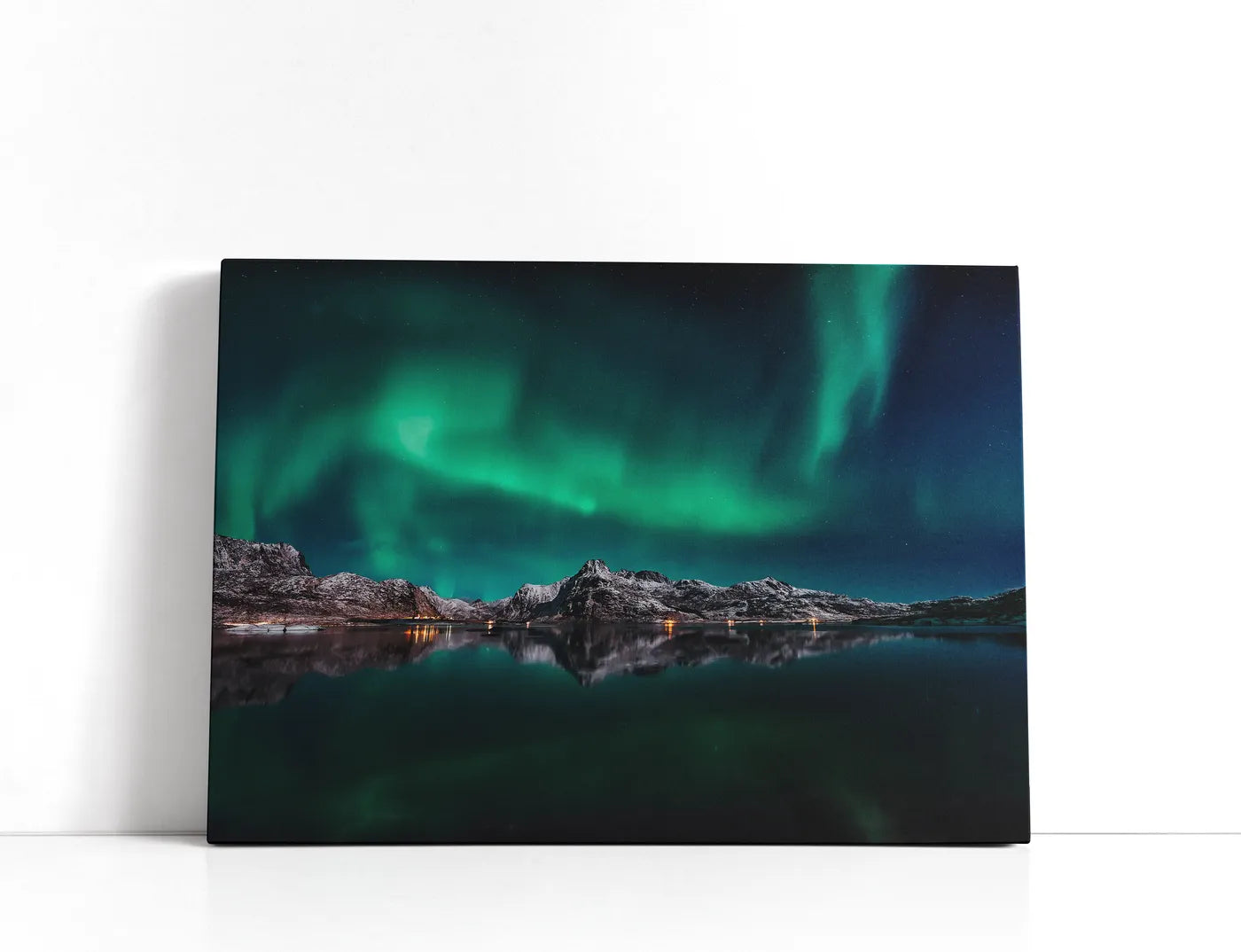 Lofoten Aurora Reflection Lærred